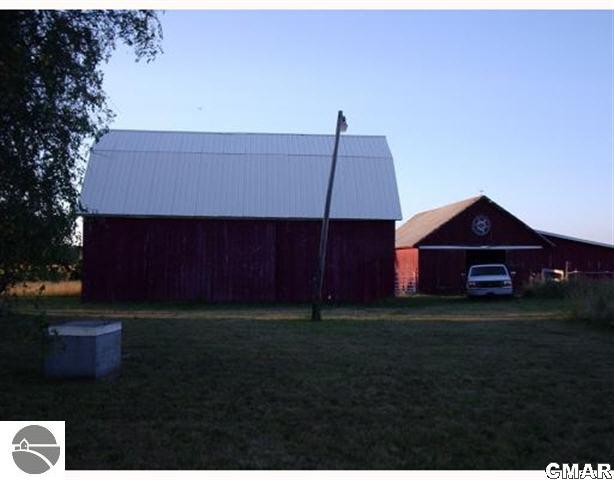 611 East Johnson Road Ithaca, MI 48847 - Photo 4 of 6 1767428-3.JPG