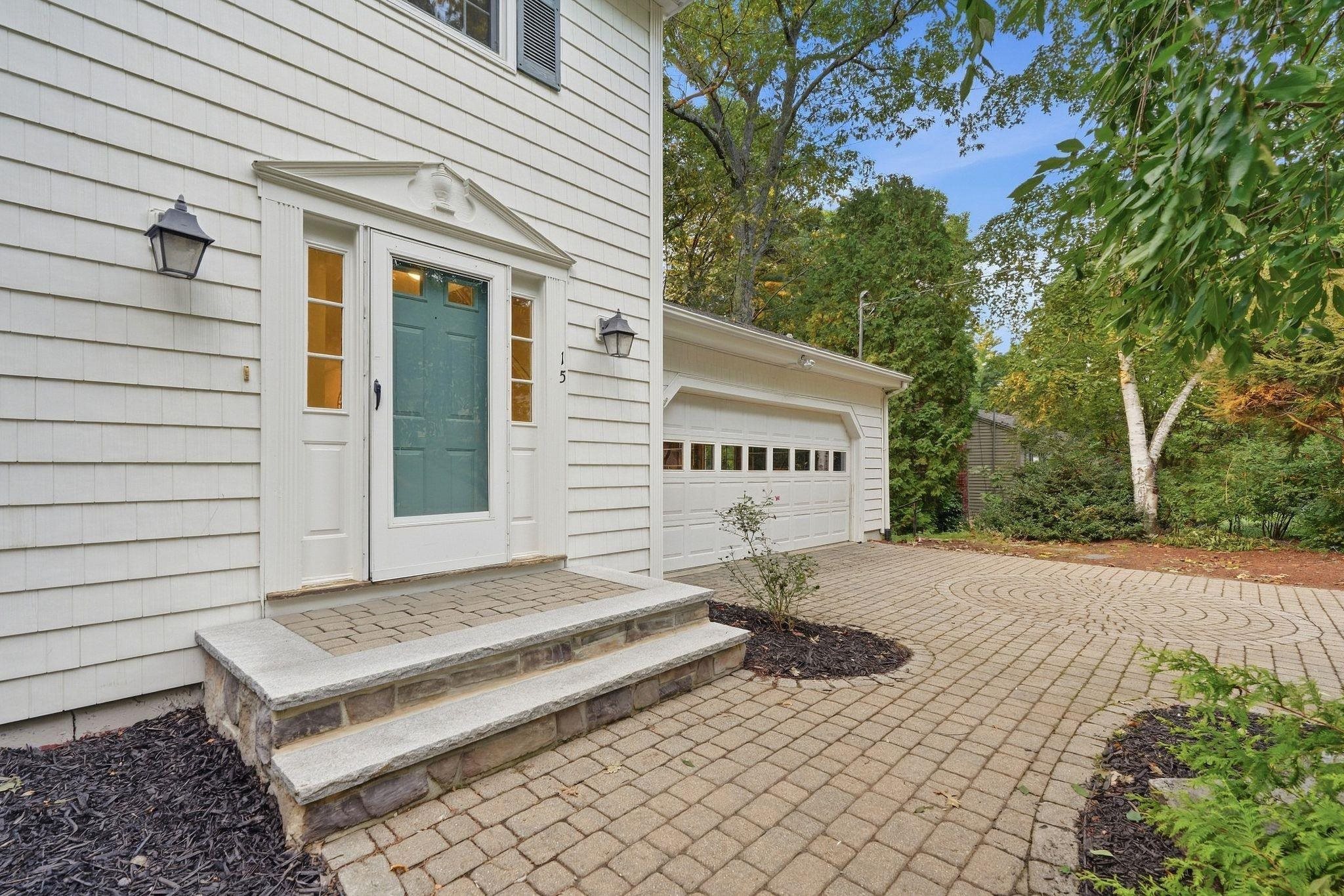 15 Warton Road Nashua, NH 03062 - Photo 4 of 37 Gallery Image 4