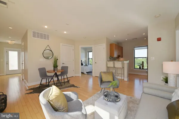 $3,650 | 5201 Wisconsin Avenue Northwest, Unit 406, Washington, DC 20015