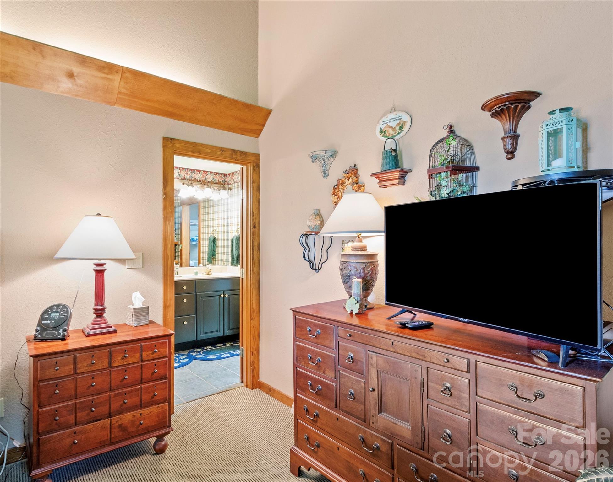 21 Ivy Ridge Road Burnsville, NC 28714 - Photo 23 of 35 a room with furniture and flat screen tv