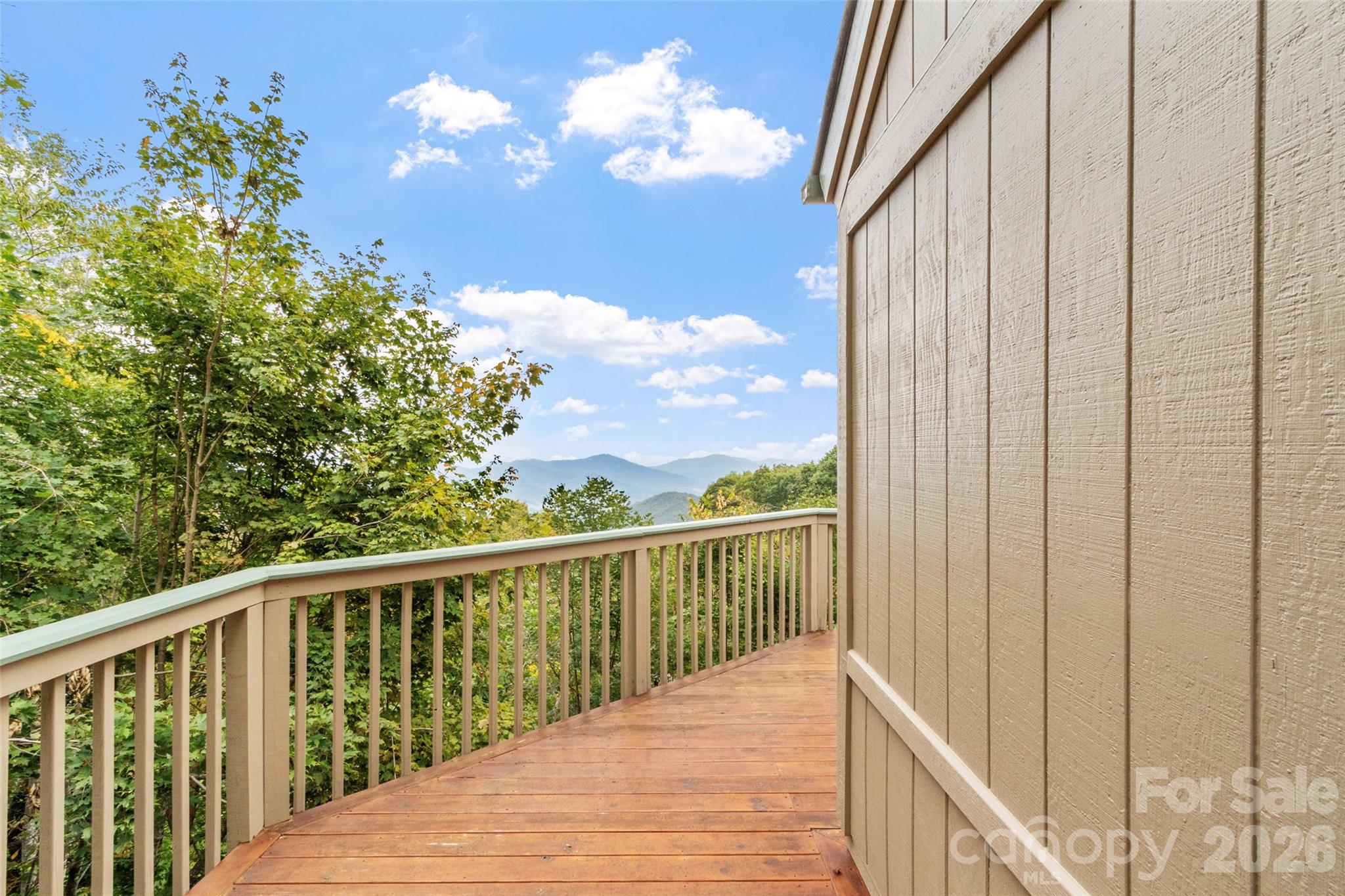 21 Ivy Ridge Road Burnsville, NC 28714 - Photo 25 of 35 a view of balcony with lamp