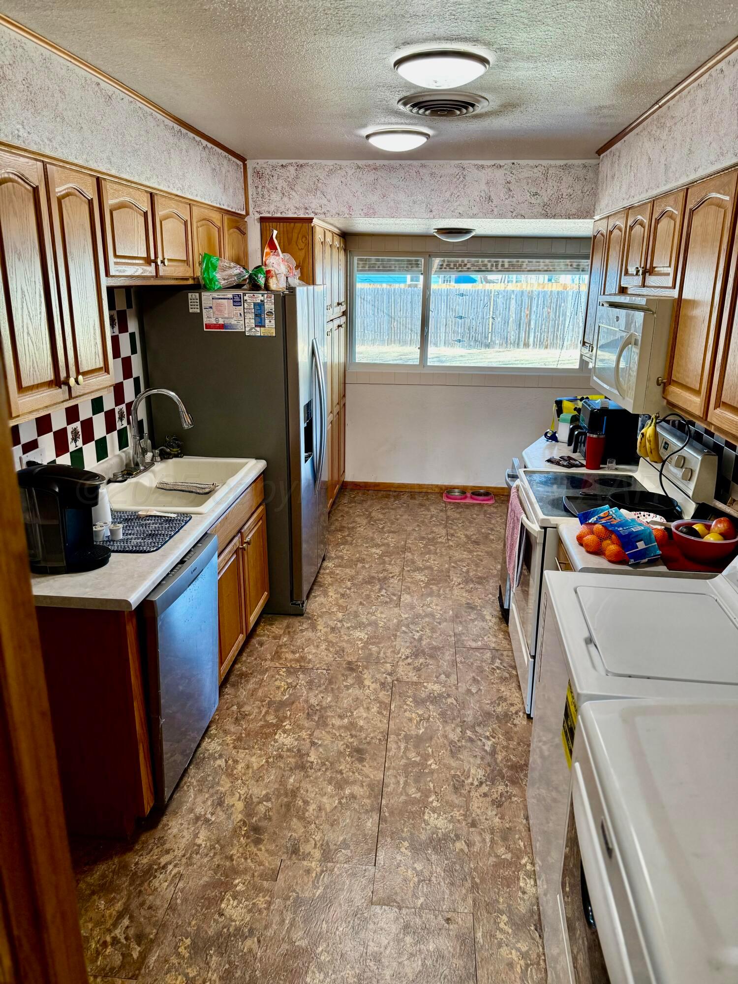 1915 Williston Street Pampa, TX 79065 - Photo 8 of 19 Kitchen