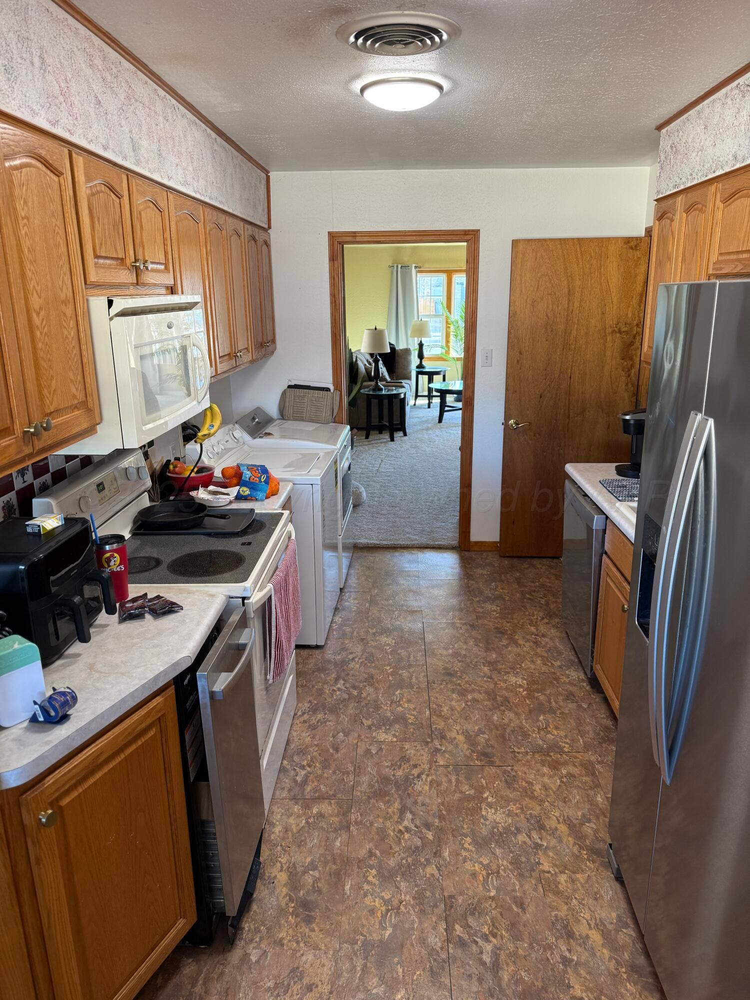 1915 Williston Street Pampa, TX 79065 - Photo 9 of 19 Kitchen