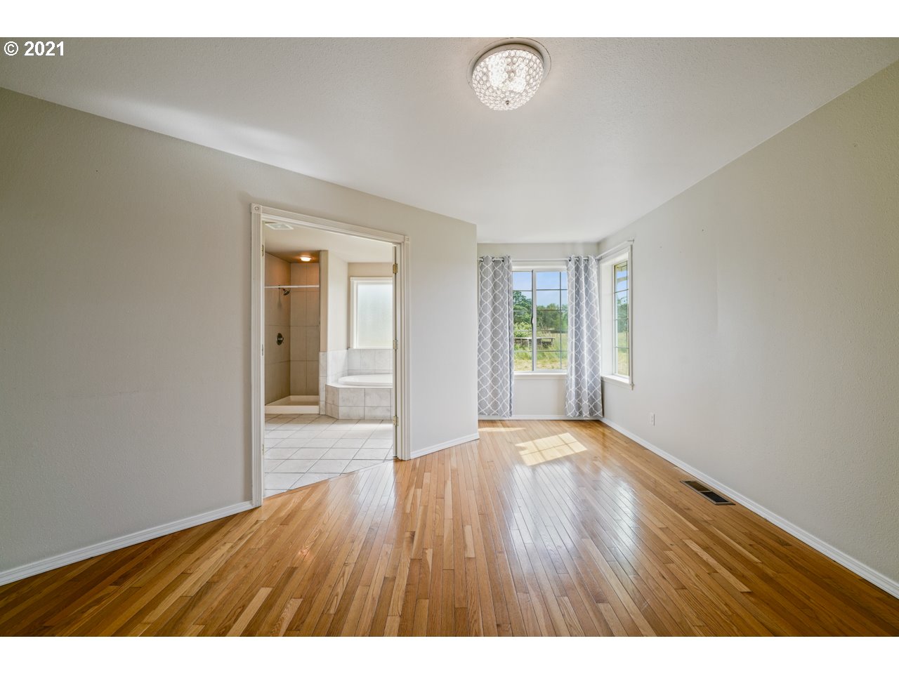 5275 Gaffin Road Southeast Salem, OR 97317 - Photo 17 of 31 Gallery Image 17