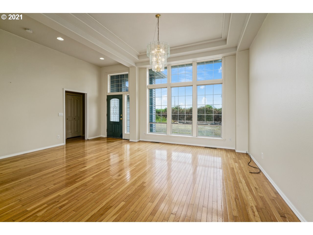 5275 Gaffin Road Southeast Salem, OR 97317 - Photo 6 of 31 Gallery Image 6