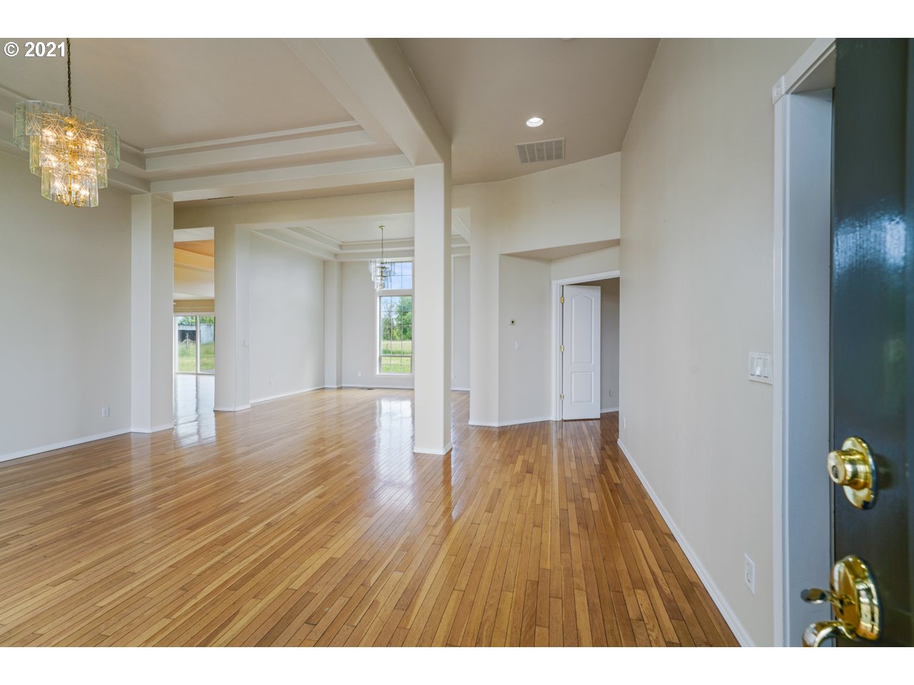 5275 Gaffin Road Southeast Salem, OR 97317 - Photo 7 of 31 Gallery Image 7