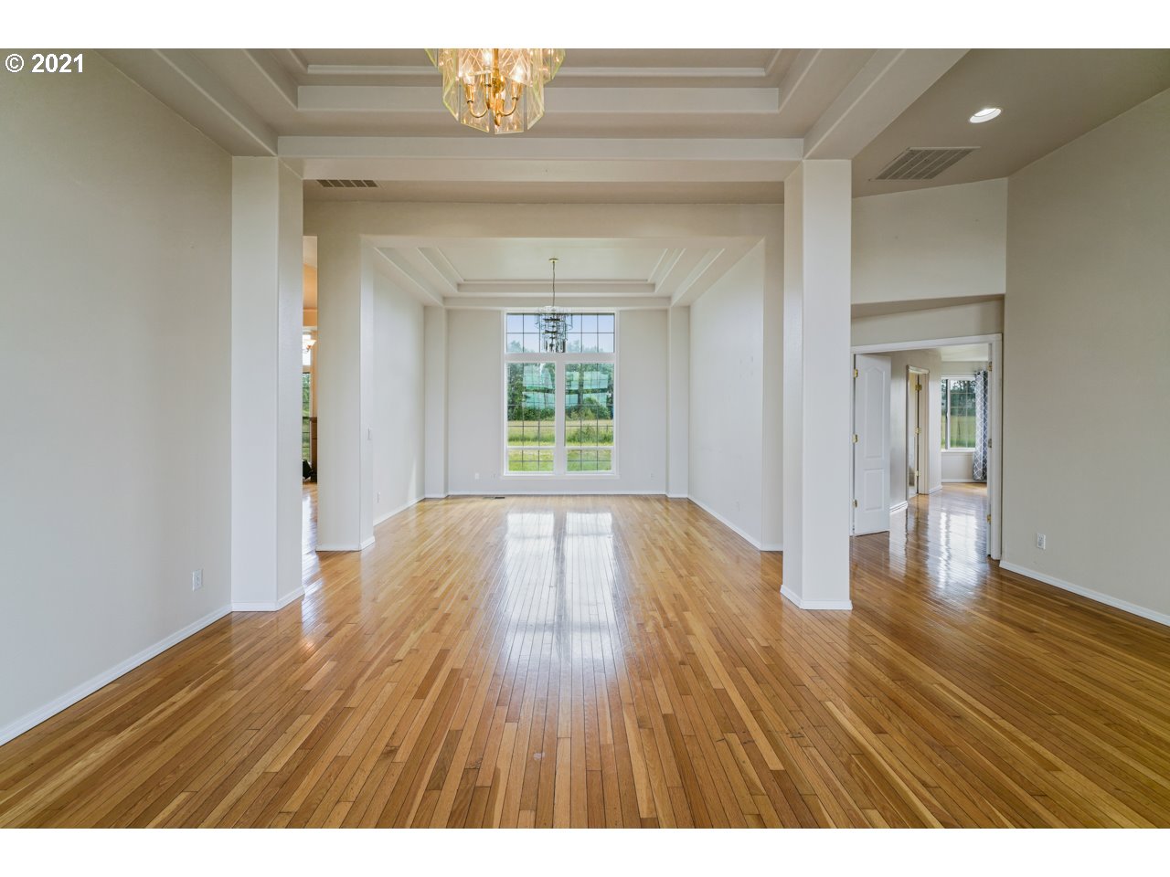 5275 Gaffin Road Southeast Salem, OR 97317 - Photo 8 of 31 Gallery Image 8