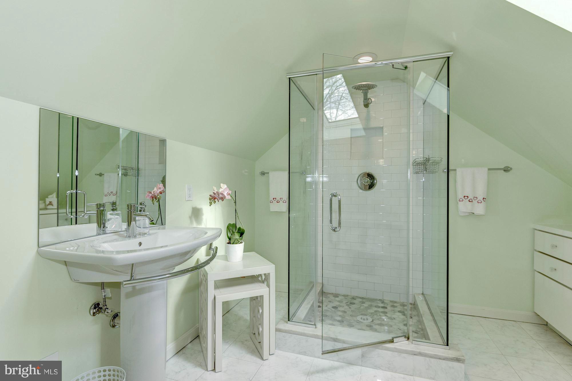 4404 Tournay Road Bethesda, MD 20816 - Photo 25 of 29 Bedroom #3 ensuite bathroom