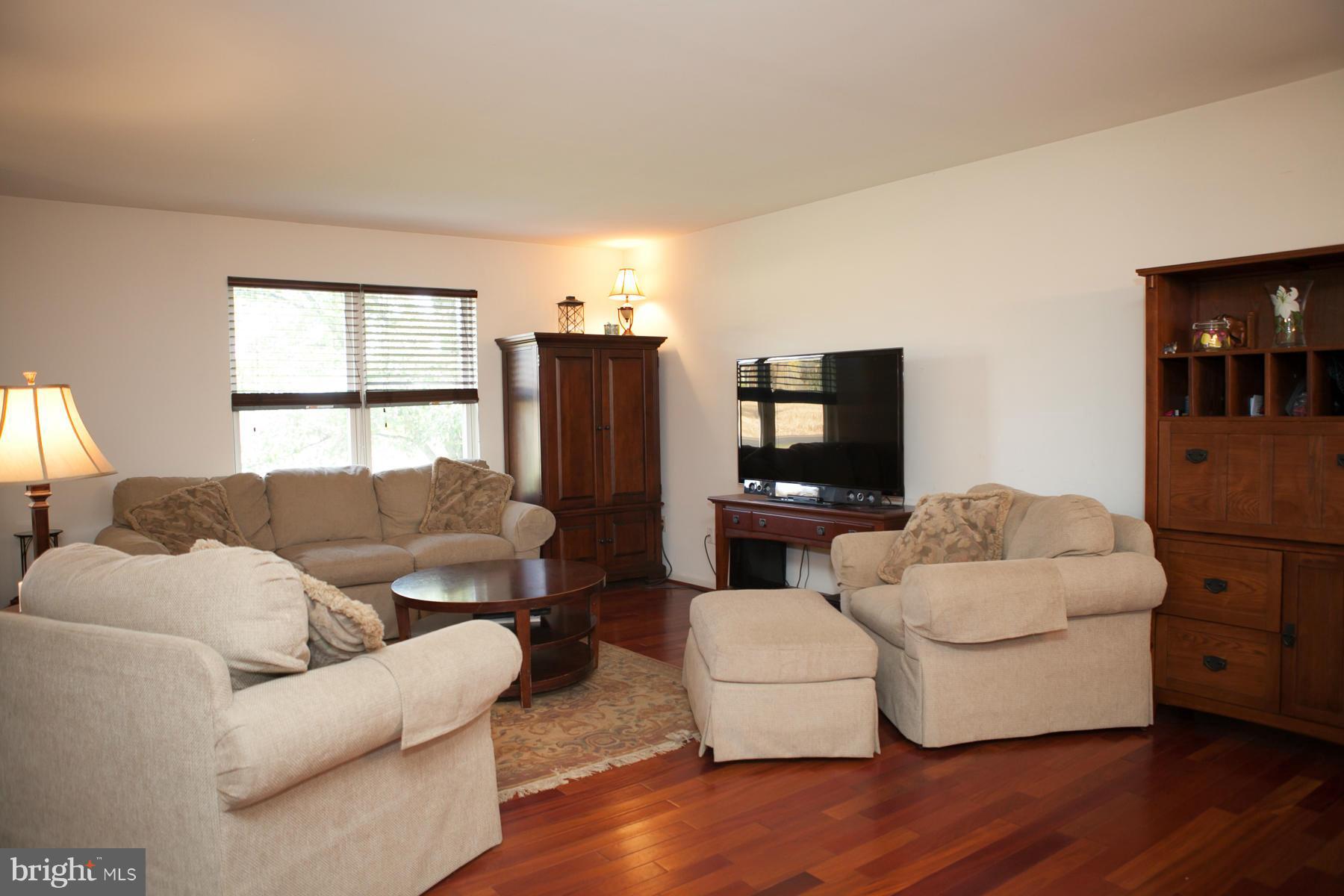 14950 Dover Road Reisterstown, MD 21136 - Photo 7 of 30 Living Room