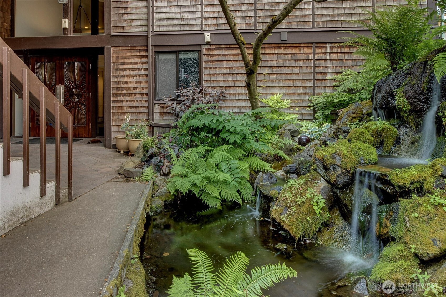 3717 Beach Drive Southwest, Unit 207 Seattle, WA 98116 - Photo 31 of 40 a backyard of a house with lots of green space