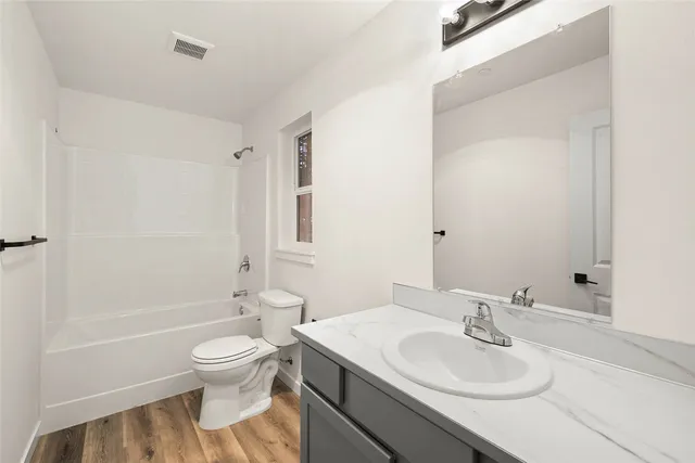 a view of a back yard