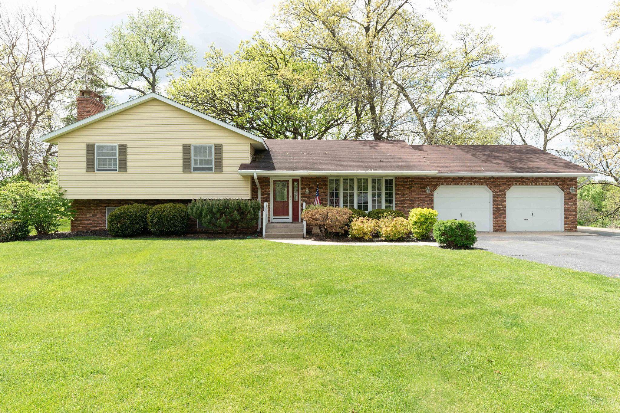 10594 Grover Oaks Road Roscoe, IL 61073 - Photo 2 of 50
