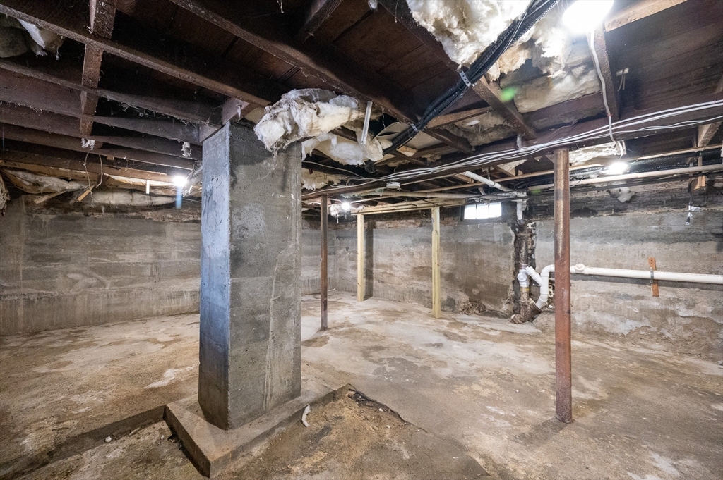 55 Mendon Street Worcester, MA 01604 - Photo 27 of 29 a view of room