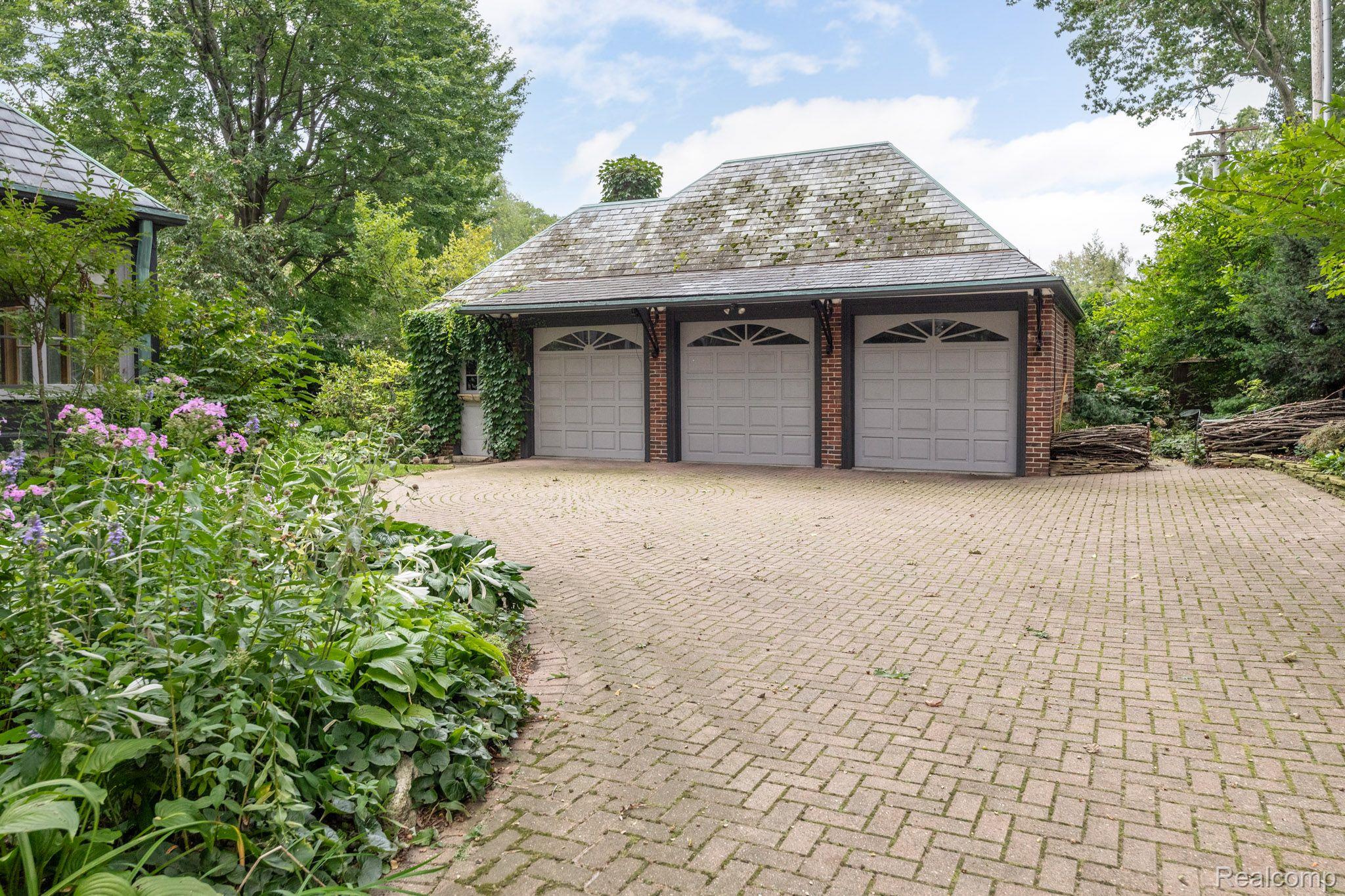 225 Touraine Road Grosse Pointe, MI 48236 - Photo 12 of 57 Gallery Image 12