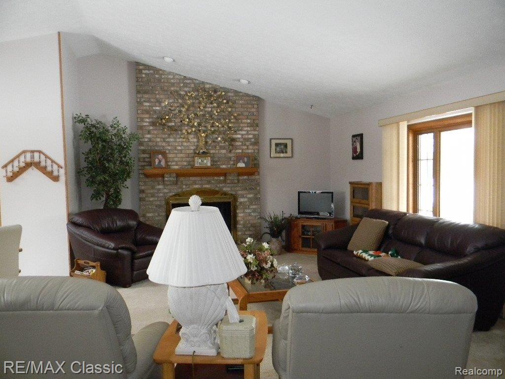3924 Beattie Road Howell, MI 48843 - Photo 4 of 18 Great room.JPG