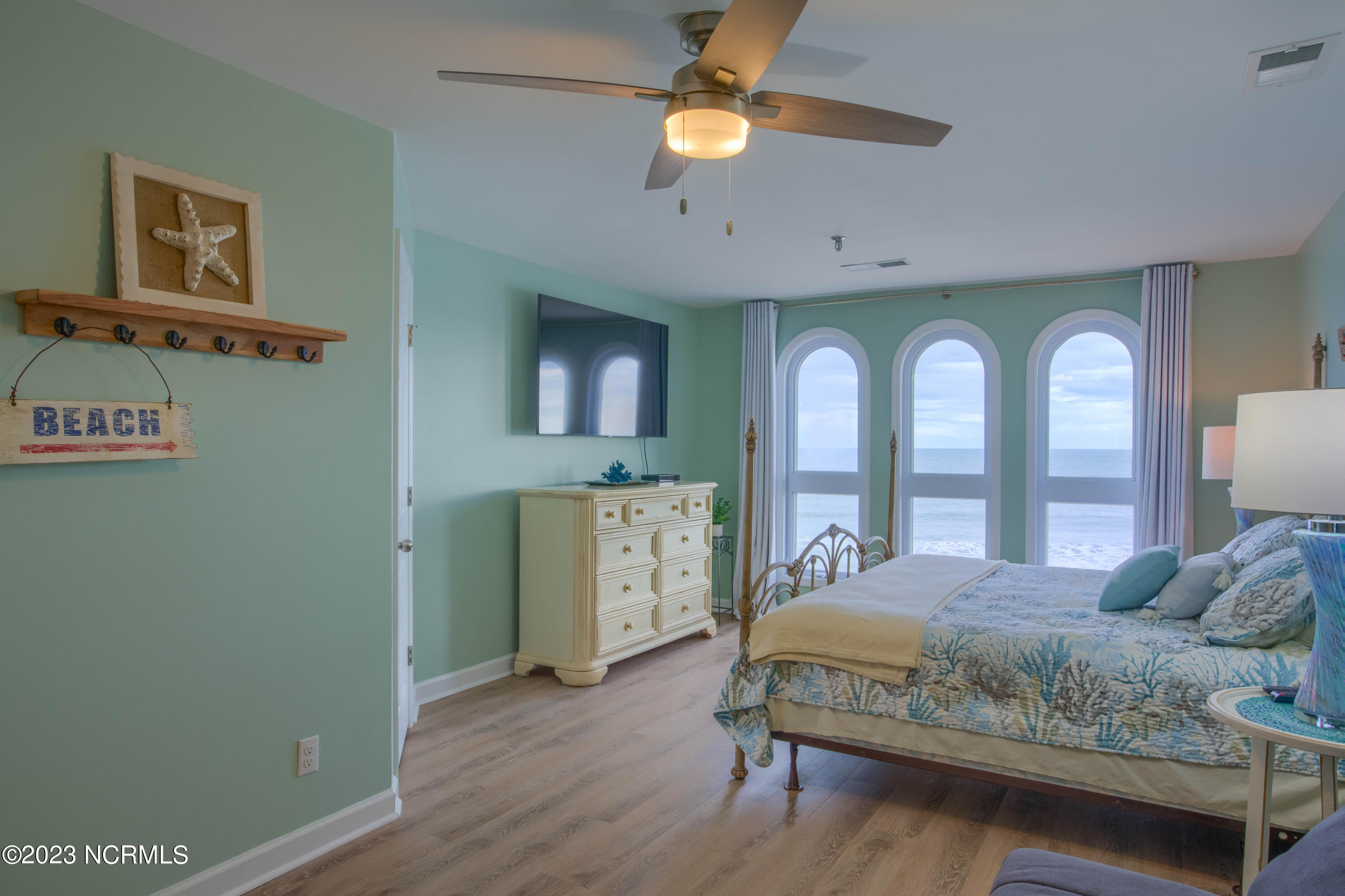 790 New River Inlet Road, Unit 416B North Topsail Beach, NC 28460 - Photo 21 of 35 Master bedroom