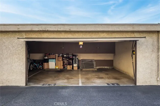 a view of a back yard