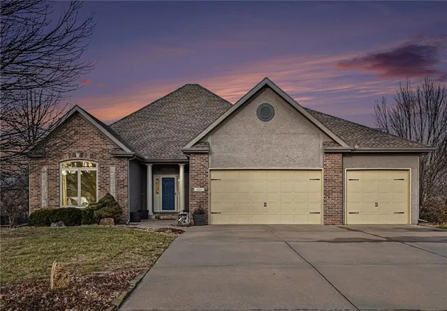 $625,000 | 604 Indian Trail Court, Smithville, MO 64089