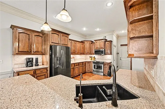 $625,000 | 604 Indian Trail Court, Smithville, MO 64089