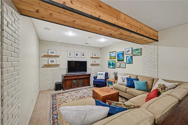 $625,000 | 604 Indian Trail Court, Smithville, MO 64089