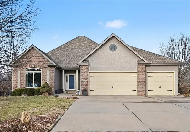 $625,000 | 604 Indian Trail Court, Smithville, MO 64089