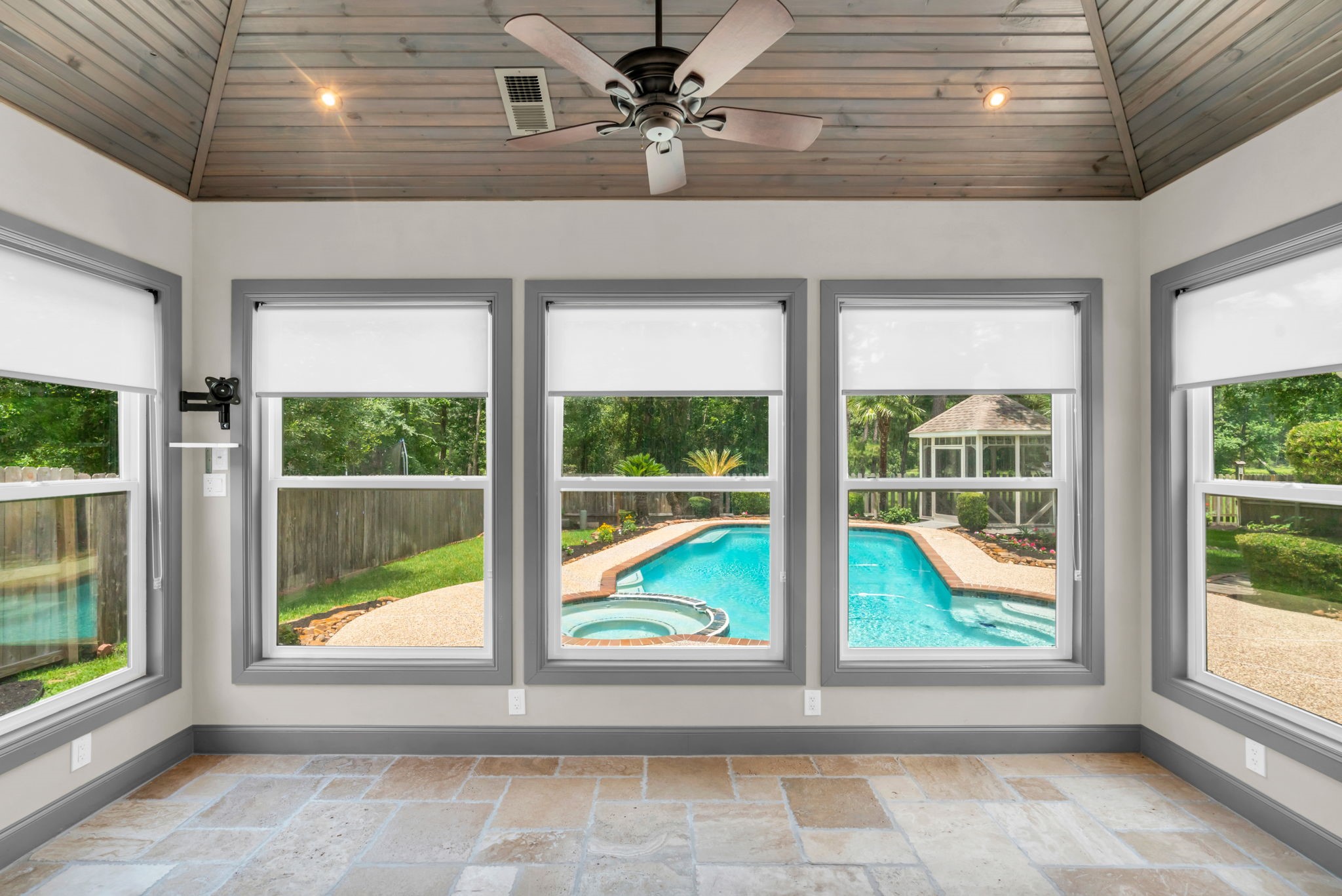 142 West Shadowpoint Circle The Woodlands, TX 77381 - Photo 20 of 50