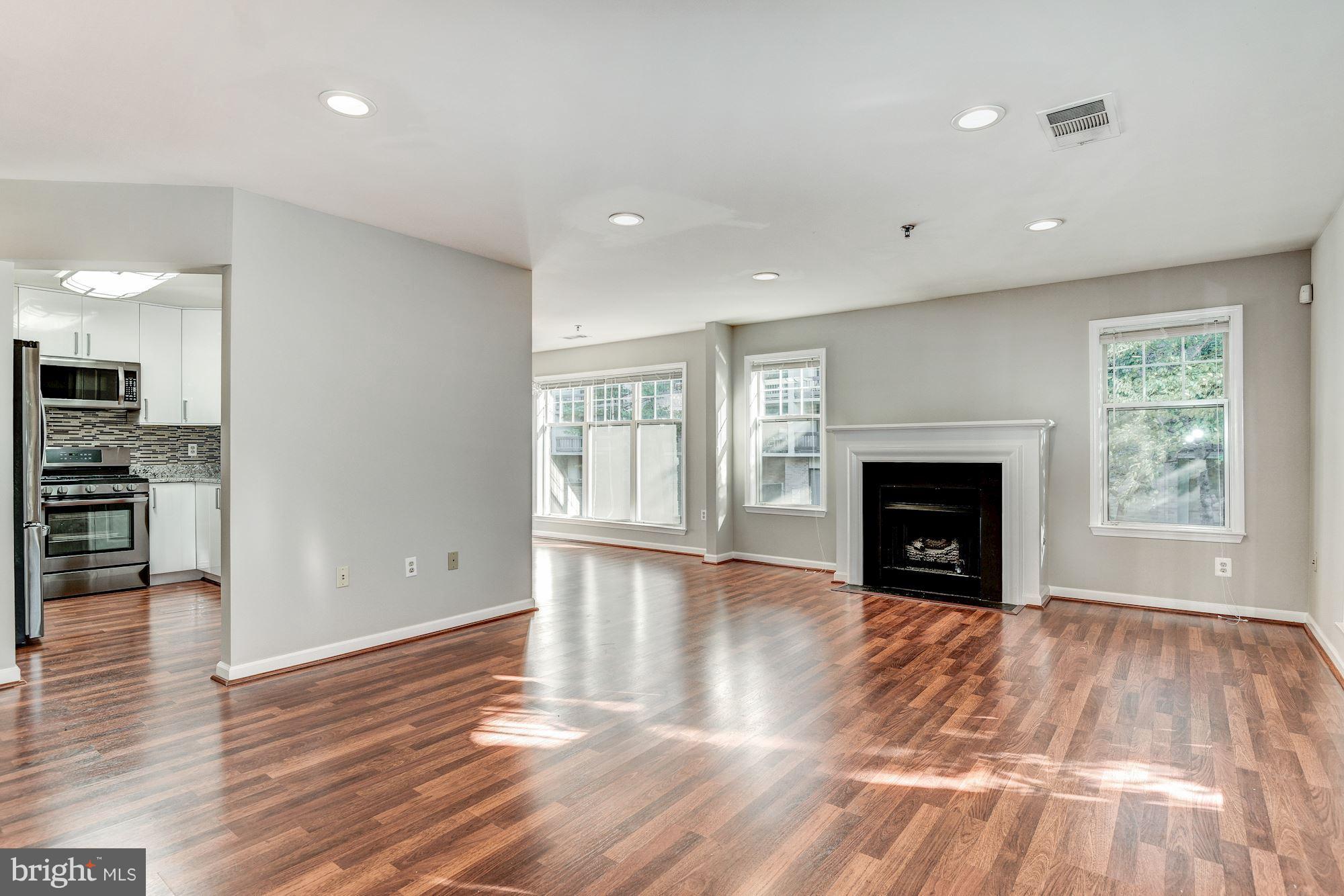5563 Seminary Road, Unit 112 Falls Church, VA 22041 - Photo 6 of 30 Family Room