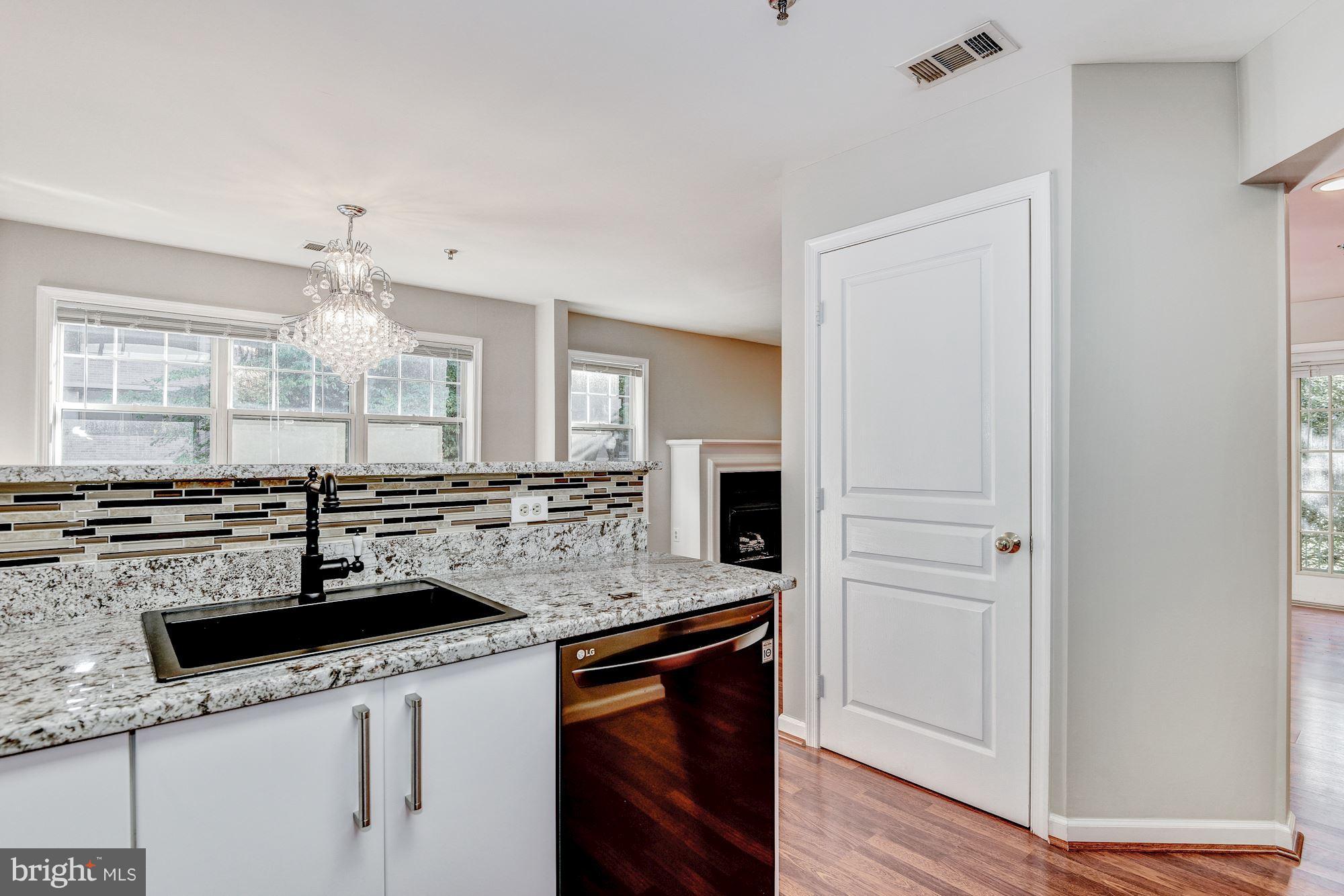 5563 Seminary Road, Unit 112 Falls Church, VA 22041 - Photo 10 of 30 Kitchen