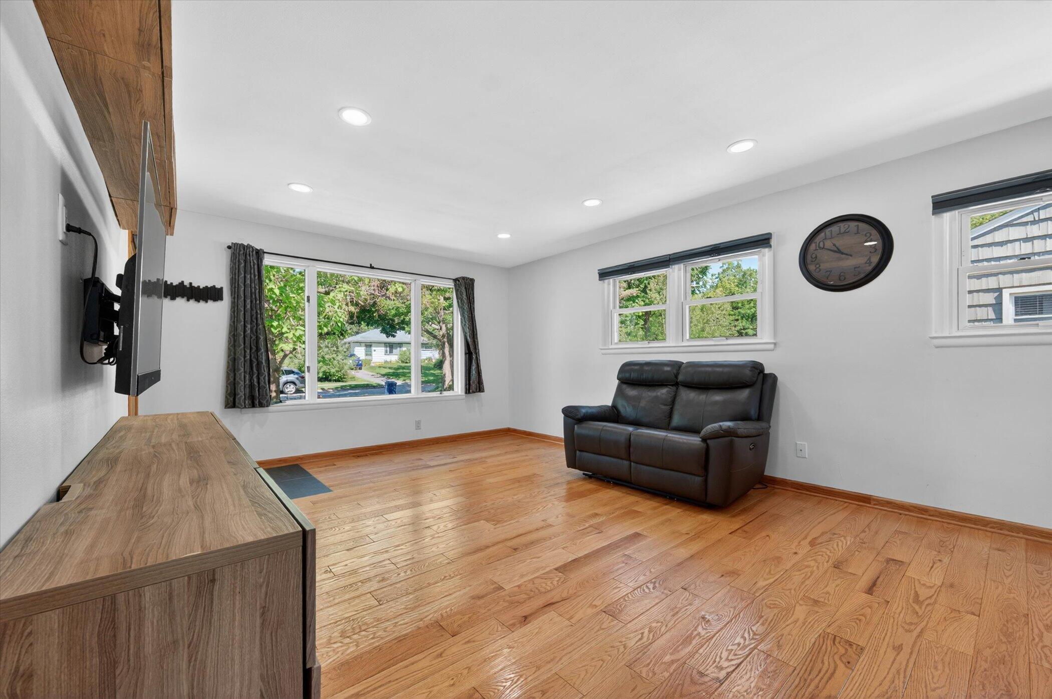 900 Pomona Road Ann Arbor, MI 48103 - Photo 8 of 60 08-900-Pomona-Rd-WindowStill