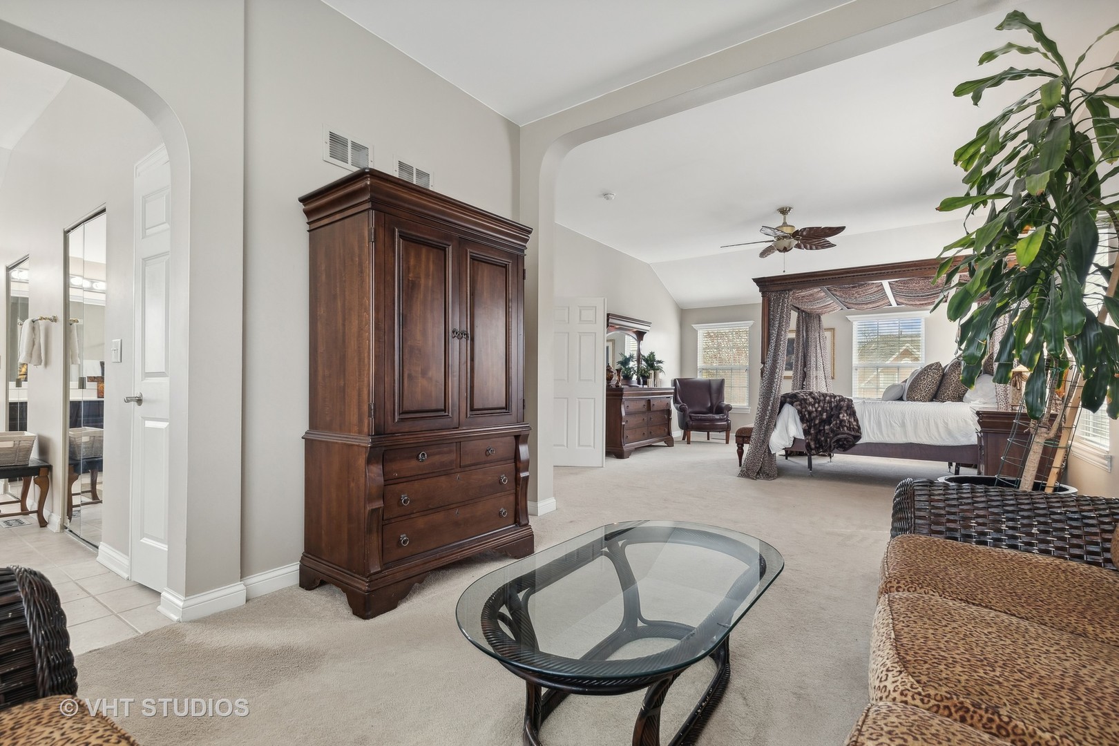 303 Saddle Lane Fox River Grove, IL 60021 - Photo 49 of 70 a living room with furniture and a potted plant