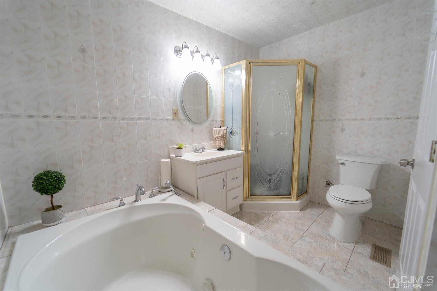 22 Richmond Road Edison, NJ 08817 - Photo 15 of 19 a bathroom with a sink toilet and shower