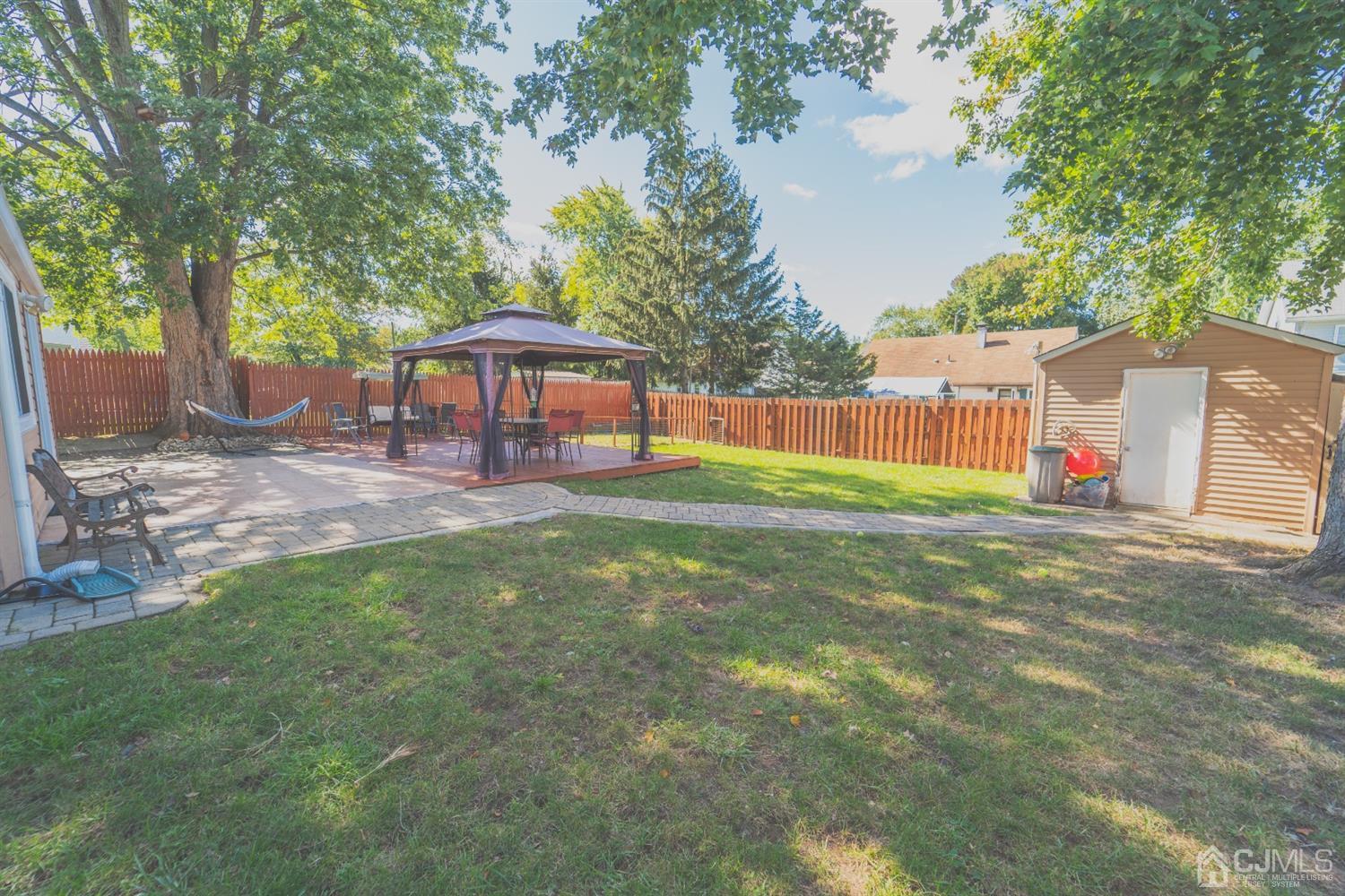 22 Richmond Road Edison, NJ 08817 - Photo 17 of 19 a view of a volley ball court