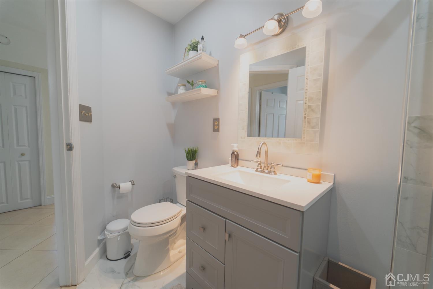 22 Richmond Road Edison, NJ 08817 - Photo 6 of 19 a bathroom with a toilet sink and mirror