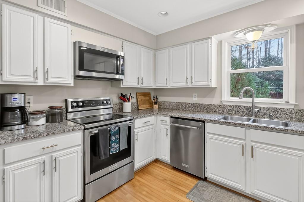 8110 Willow Tree Way Alpharetta, GA 30005 - Photo 13 of 50