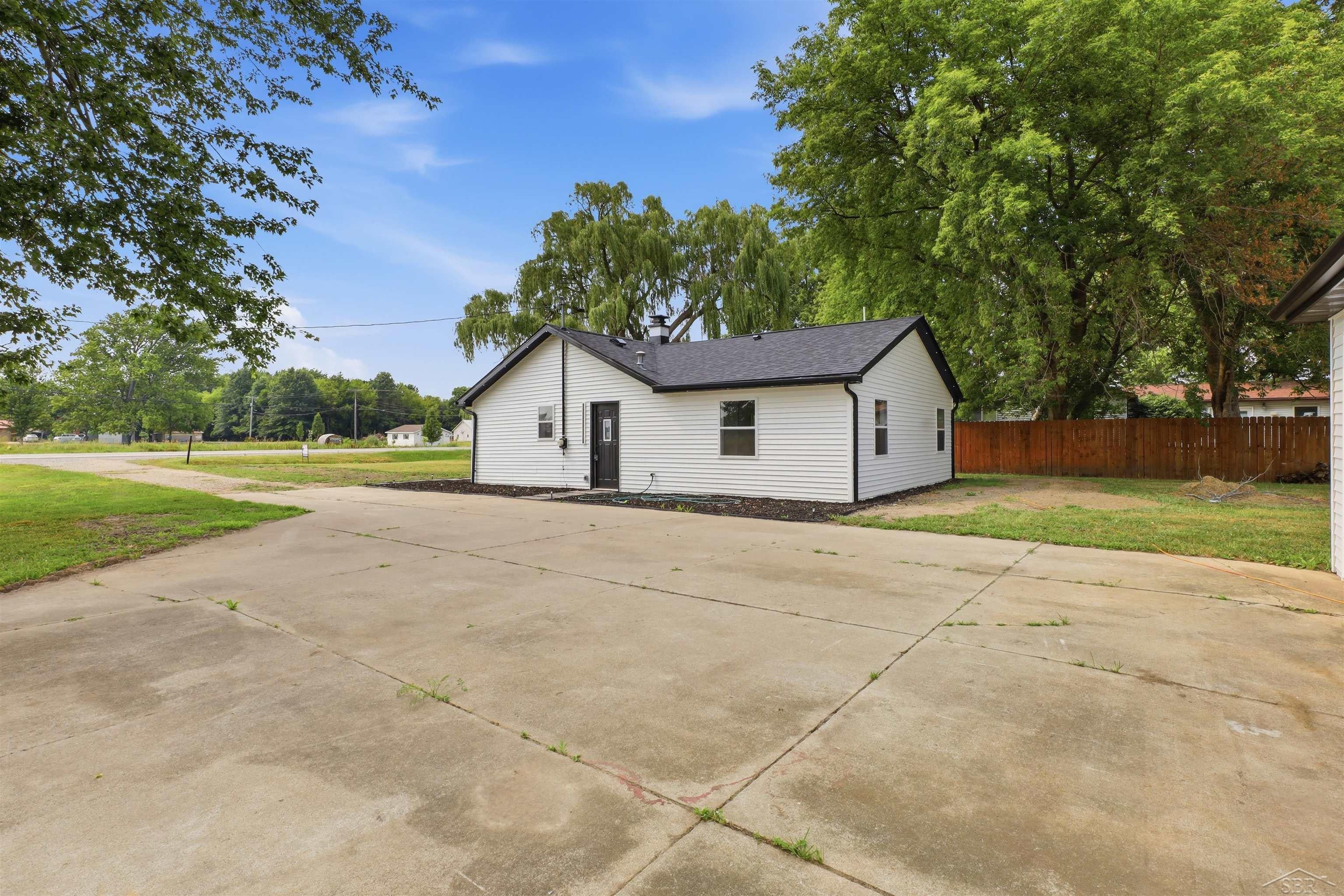 9095 E Road Burt, MI 48417 - Photo 13 of 34 Gallery Image 13