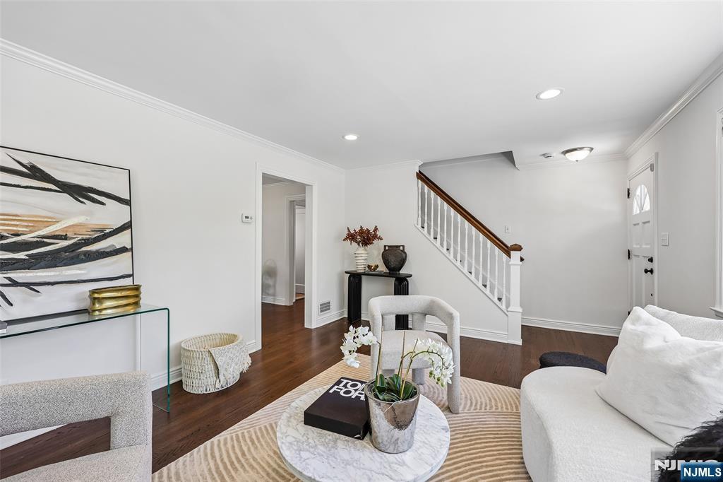 571 Laurel Road Ridgewood, NJ 07450 - Photo 5 of 25