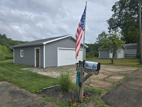 $389,900 | 11023 Pennock Lane, Delton, MI 49046