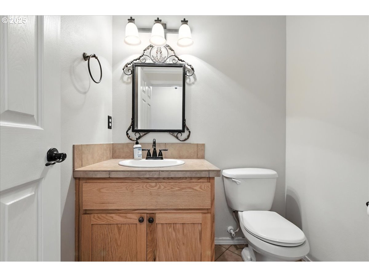 3044 South 3rd Way Ridgefield, WA 98642 - Photo 16 of 34 a bathroom with a toilet a sink and mirror
