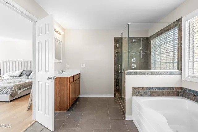 a view of yard with trees