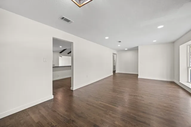 $425,000 | 6934 Heron Drive, Houston, TX 77087