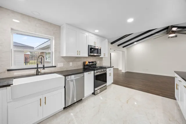 $425,000 | 6934 Heron Drive, Houston, TX 77087