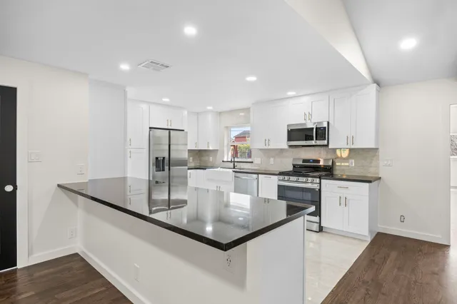 $425,000 | 6934 Heron Drive, Houston, TX 77087