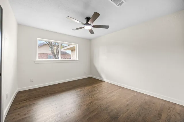 $425,000 | 6934 Heron Drive, Houston, TX 77087