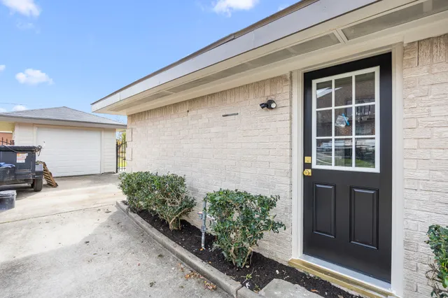 $425,000 | 6934 Heron Drive, Houston, TX 77087