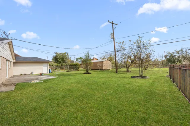 $425,000 | 6934 Heron Drive, Houston, TX 77087