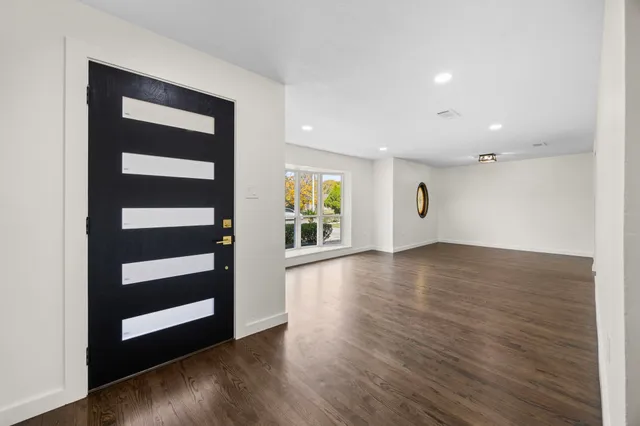 $425,000 | 6934 Heron Drive, Houston, TX 77087