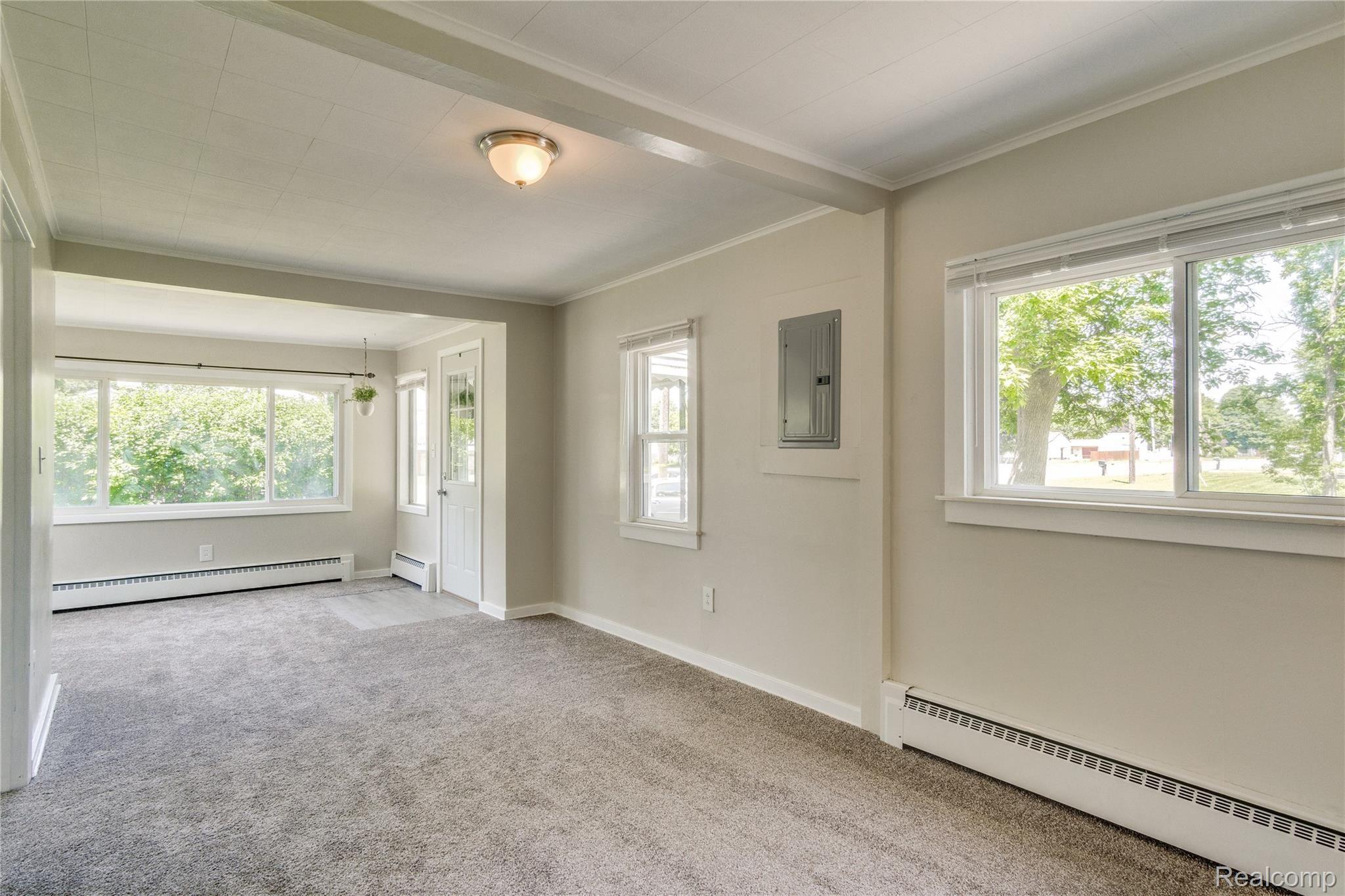 2106 North Center Road Burton, MI 48509 - Photo 8 of 33 Interiors (8 of 32).jpg
