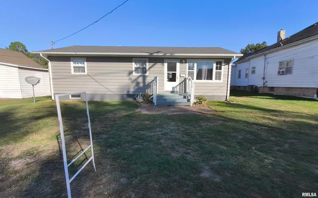 $175,000 | 20 South Peach Street, Du Quoin, IL 62832