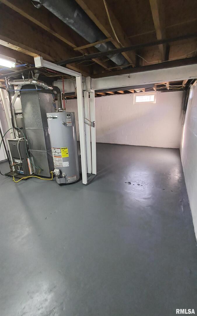 20 South Peach Street Du Quoin, IL 62832 - Photo 15 of 22 a view of a room with gym equipment