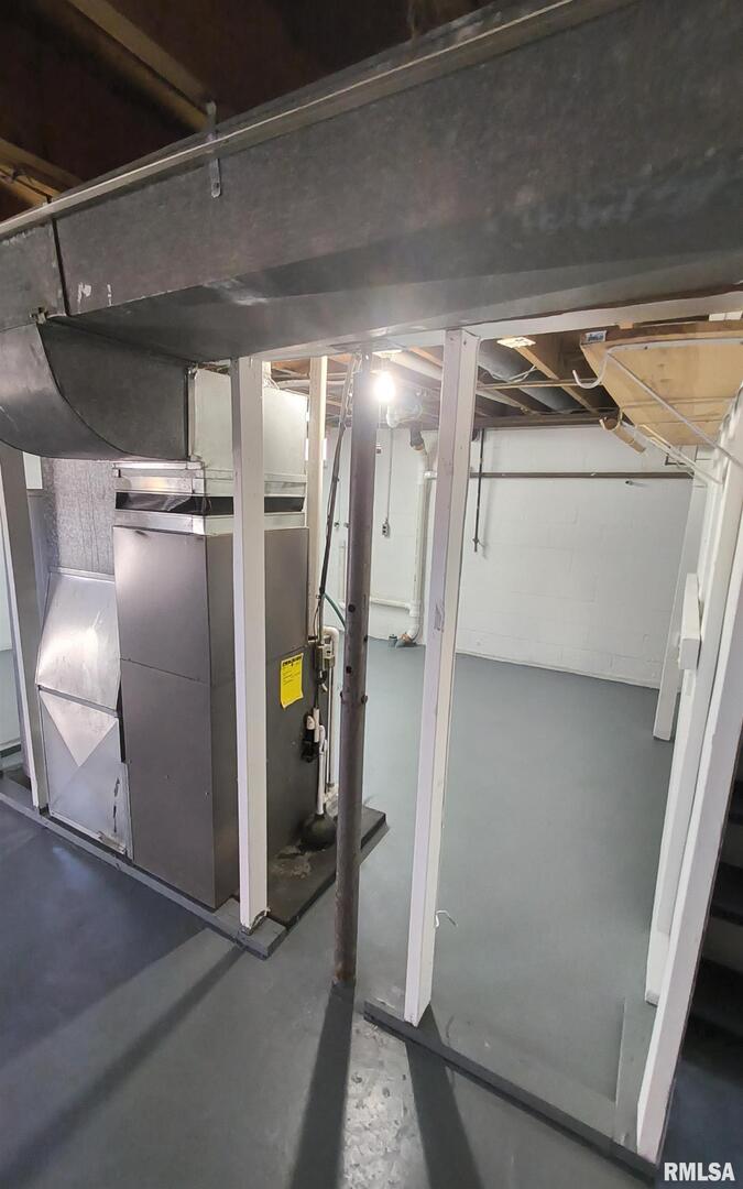 20 South Peach Street Du Quoin, IL 62832 - Photo 16 of 22 a view of storage and utility room